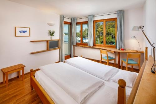 Hotel Schiff — 2