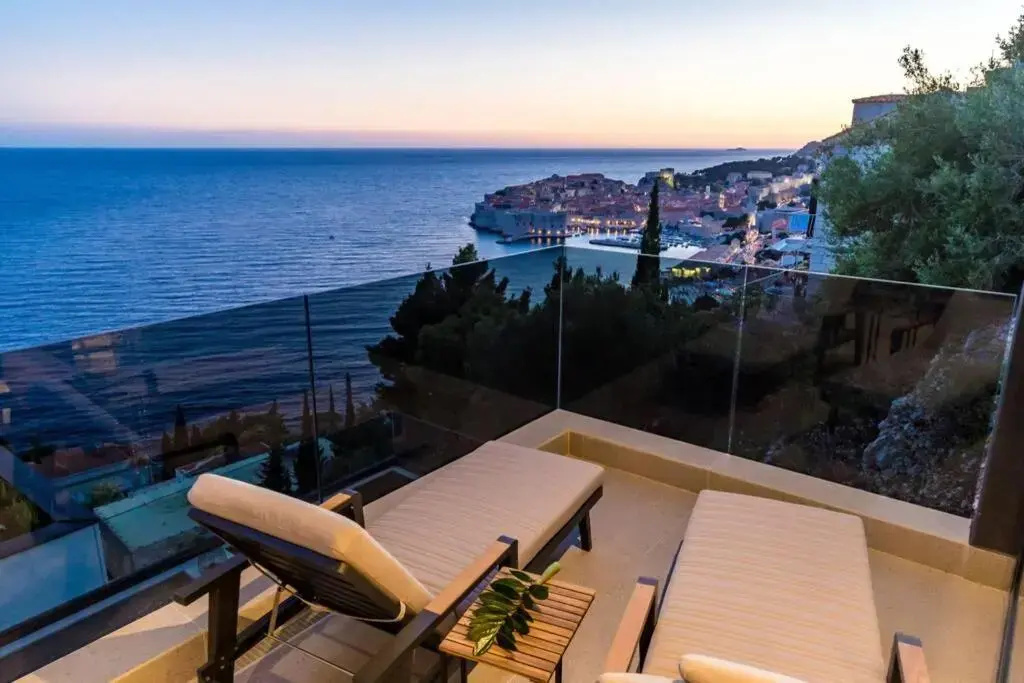 New&Luxury 5* with an Amazing View - Pure Apartment