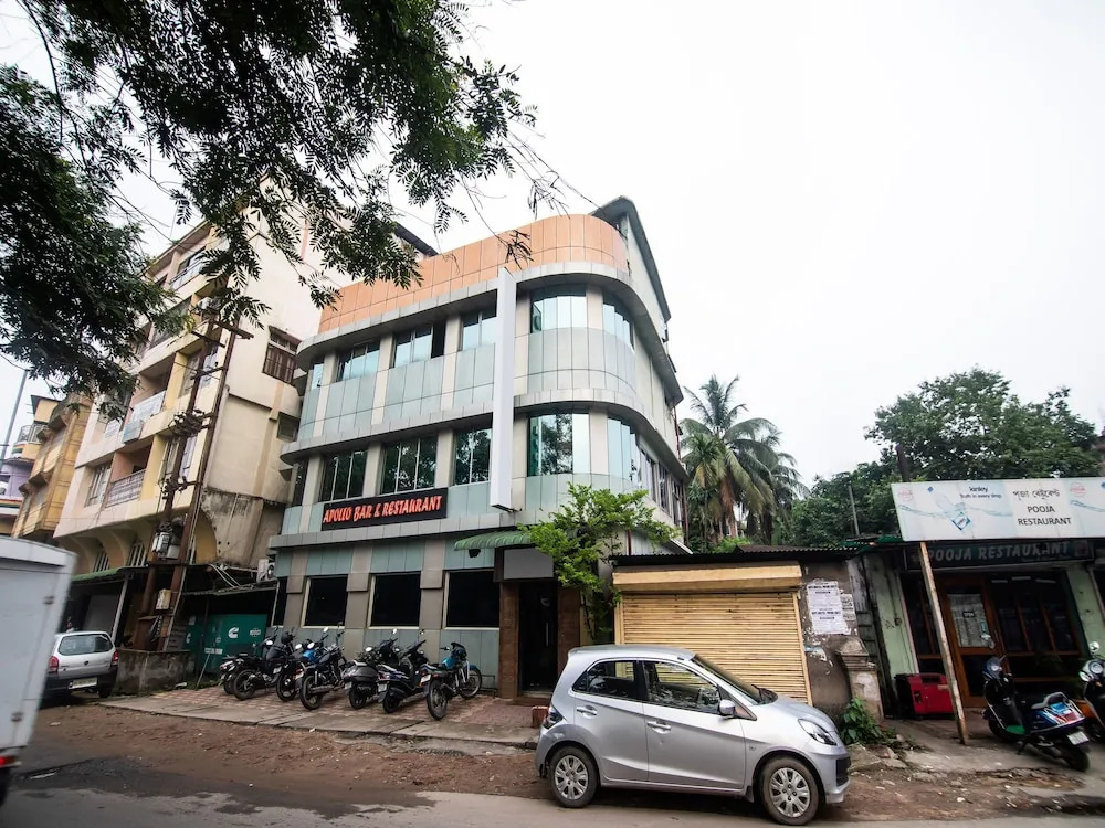OYO 14869 Hotel Apollo