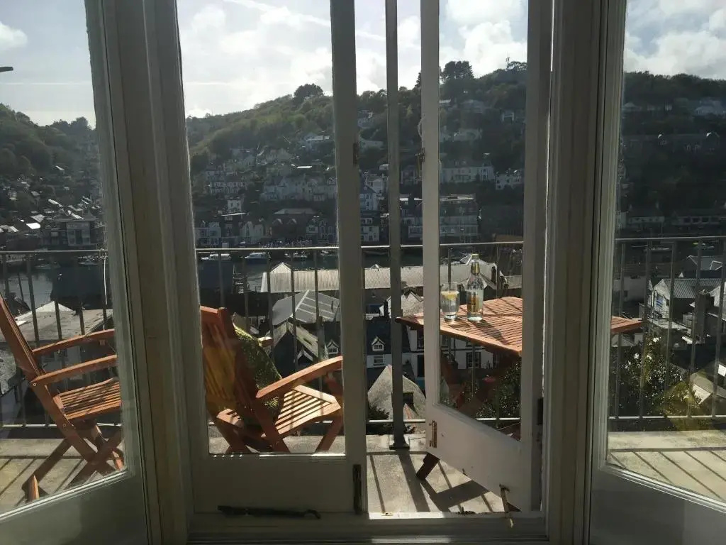 Deluxe Double room with balcony and with sea view (full double bed)