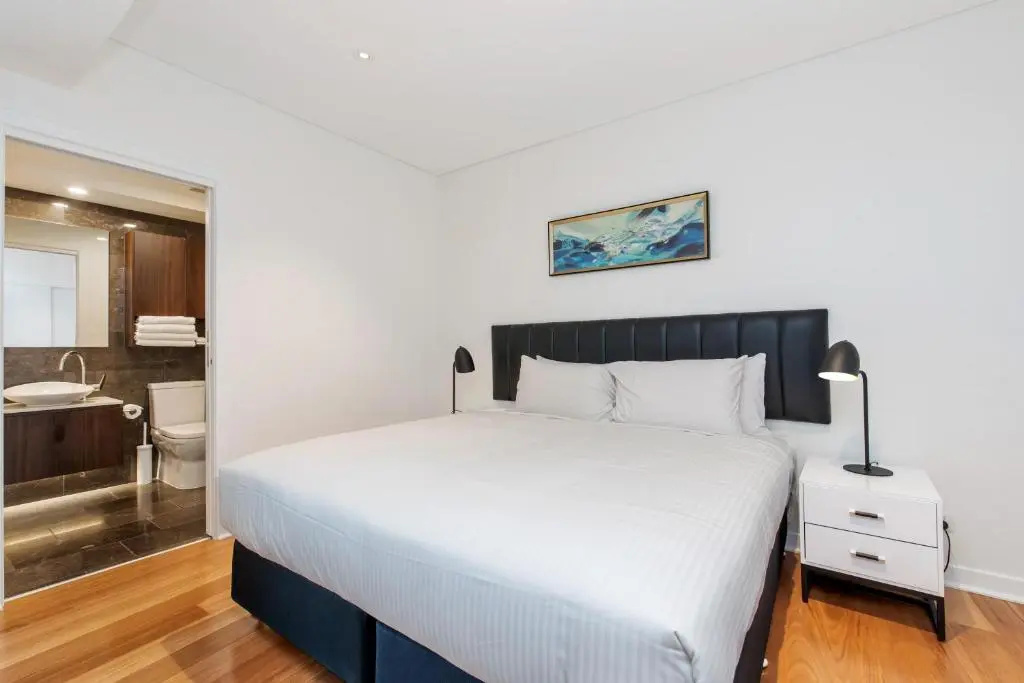 2 Bedrooms Sky High Apartment