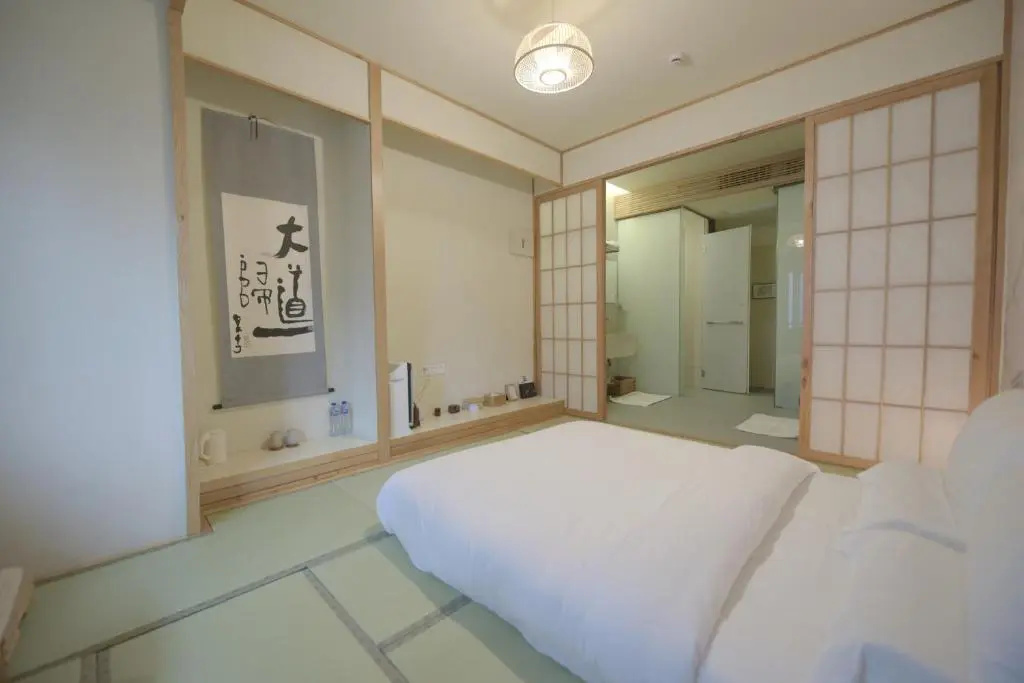 Deluxe Double room (full double bed)