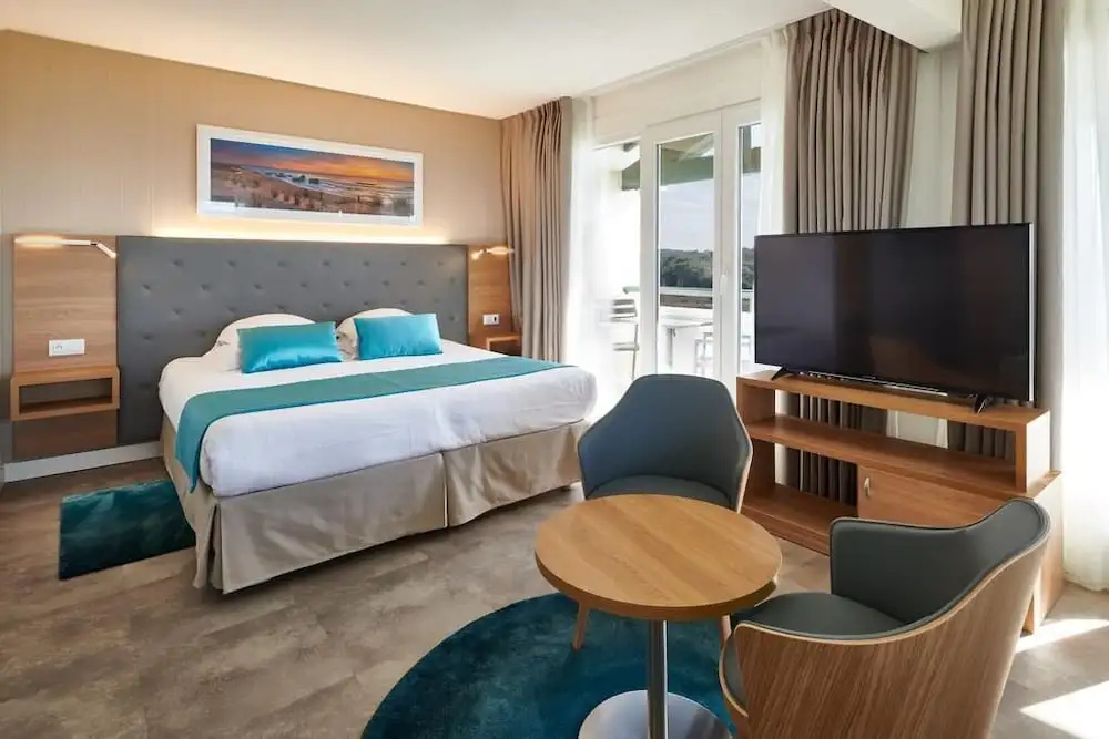 Standard Double room with balcony and with partial sea view (full double bed)
