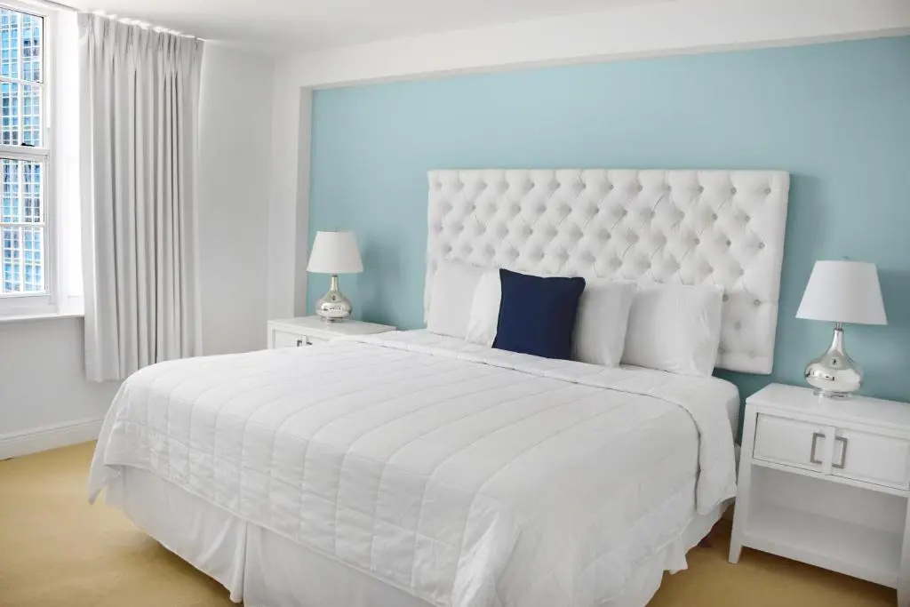 2 Bedrooms Corner Master Suite with ocean view
