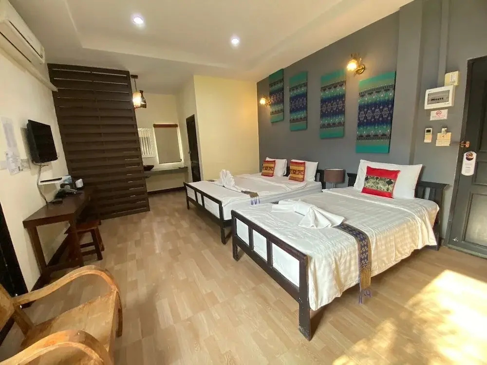 Standard Triple room