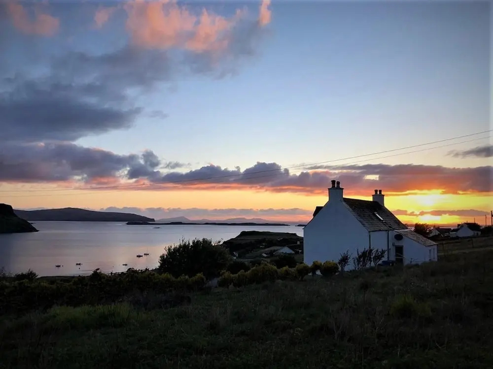 2 Bed House - Sleeps 6 - Pets - Parking - Wifi
