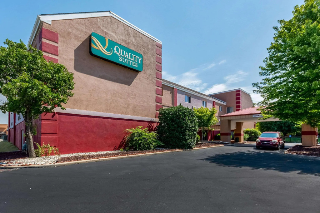 Coratel Plus Suites Wichita West Airport Hotel - Chambres