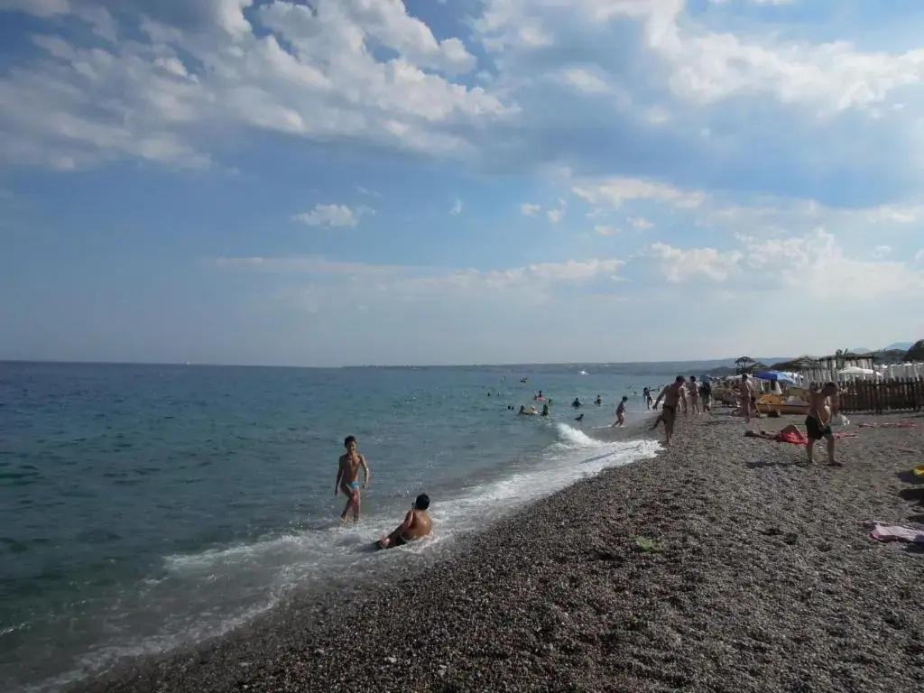 Bivani fronte mare Fondachello