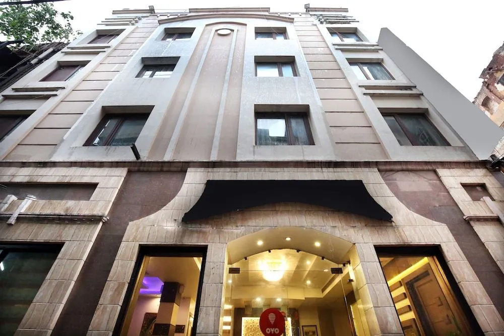 OYO Flagship 113 Golden Temple Road