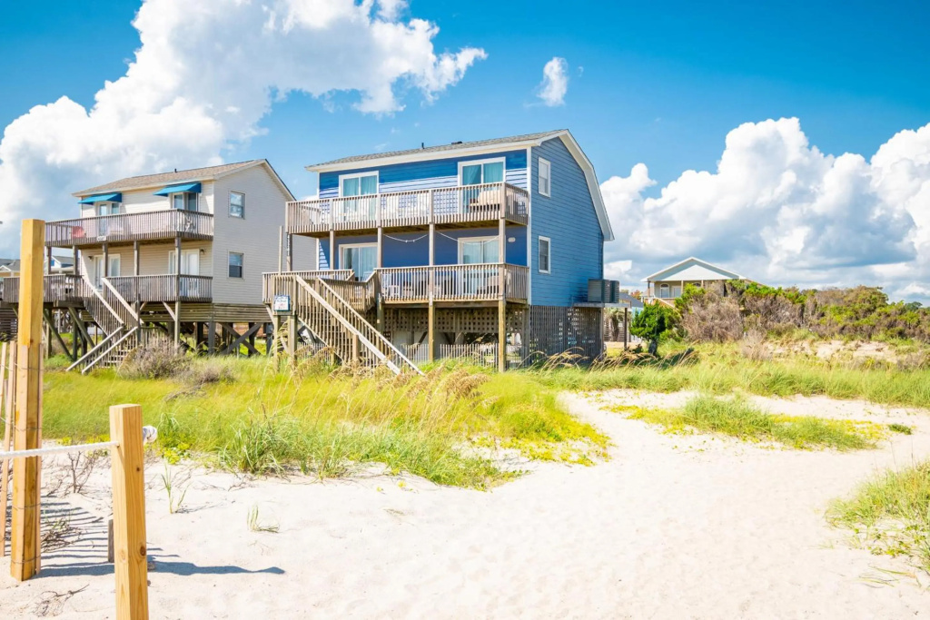Mead Us At The Beach by Oak Island Accommodations