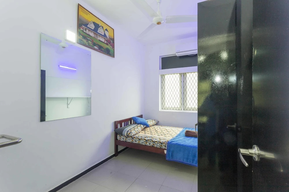 Manning 2BR Apartment in Wellawatta with AC