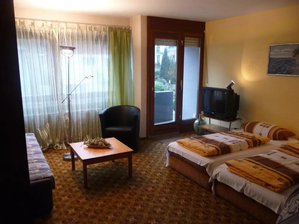Standard Triple room