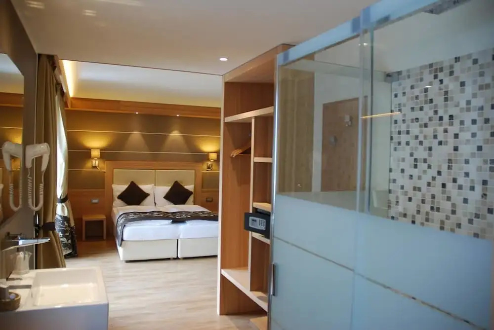 Superior Double room (full double bed)