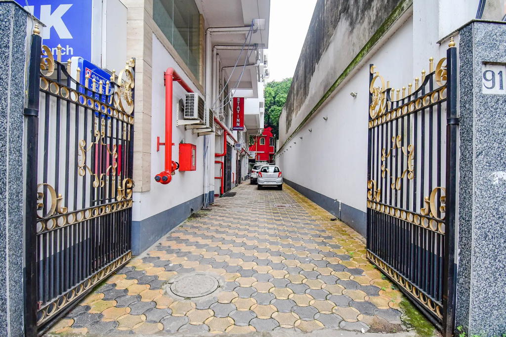 Fabhotel Stay Inn International