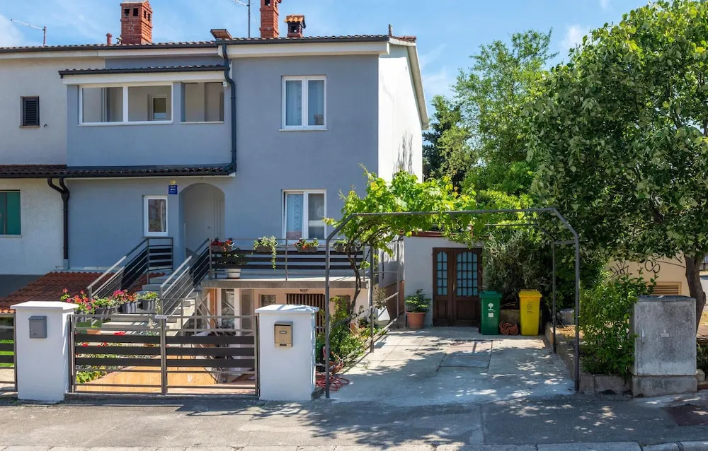 Nice Apartment in Pula With Wifi and 2 Bedrooms