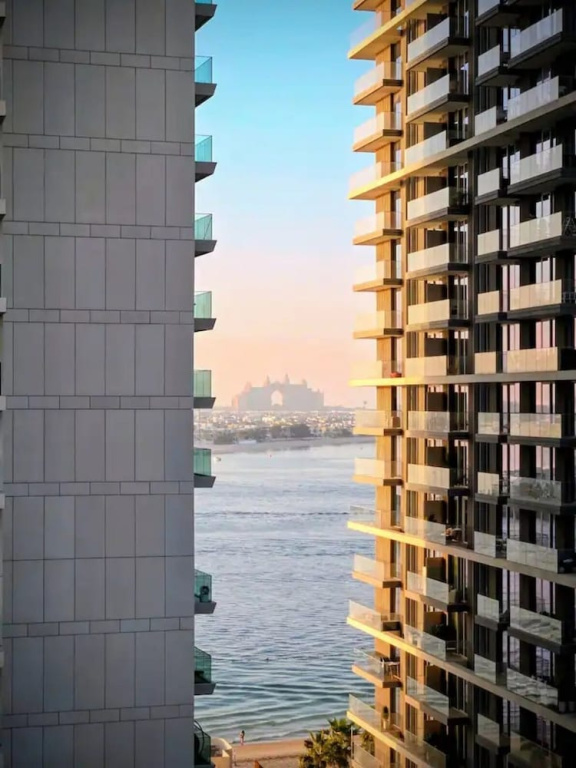 5 Star Palm View Private Beach 1BR