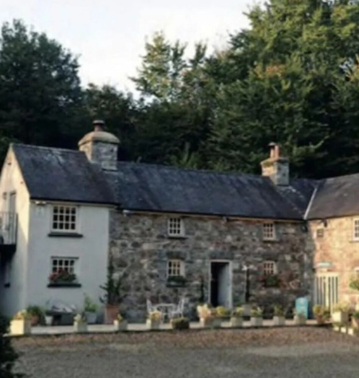 Mill End - Watermill Cottage Set in 30 Acres