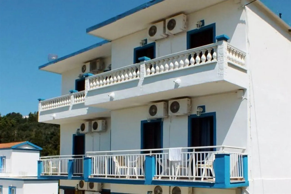 Akis Villa Studios & Apartments with Pool