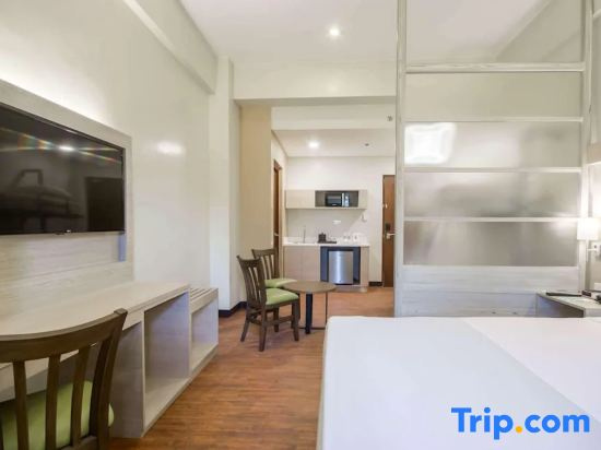 Quadruple Family Suite