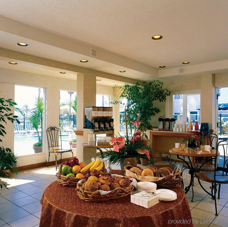 West Beach Inn, a Coast Hotel - Général