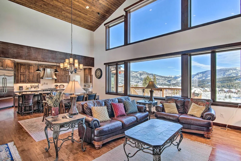 Spacious Big Sky Cabin w/ Hot Tub & Grill!