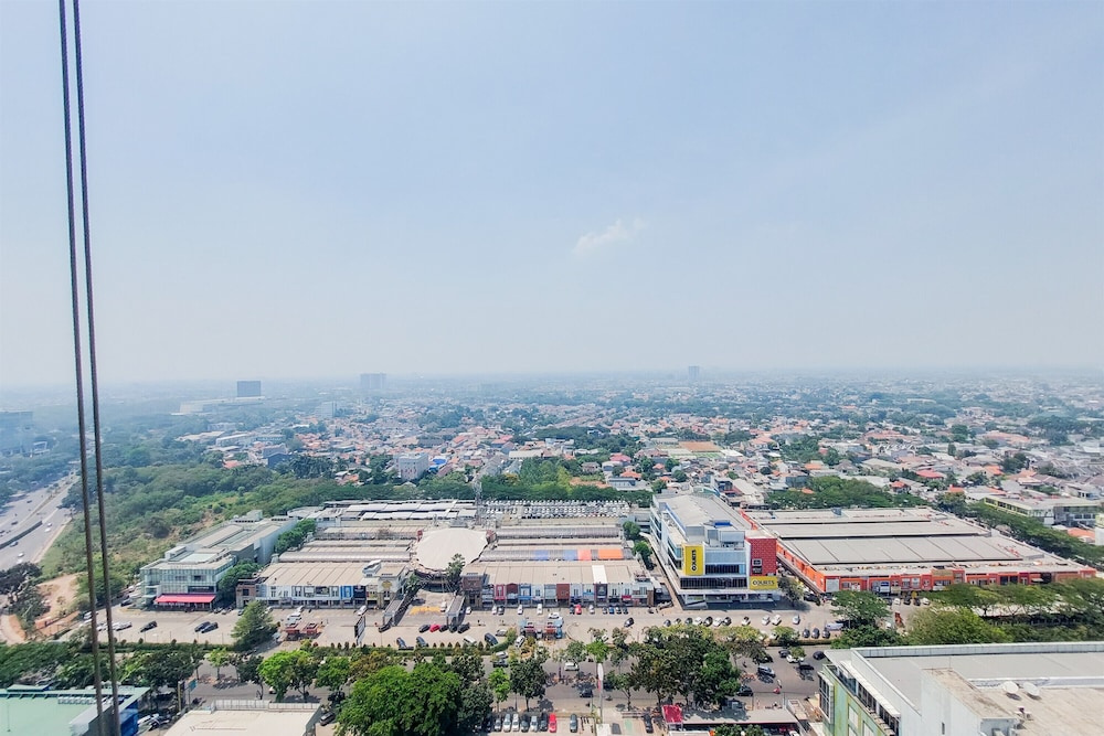 Homey And Nice Studio At Transpark Bintaro Apartment