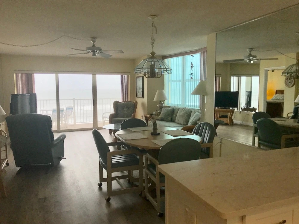 705 Ponce de Leon - 2 Br Condo