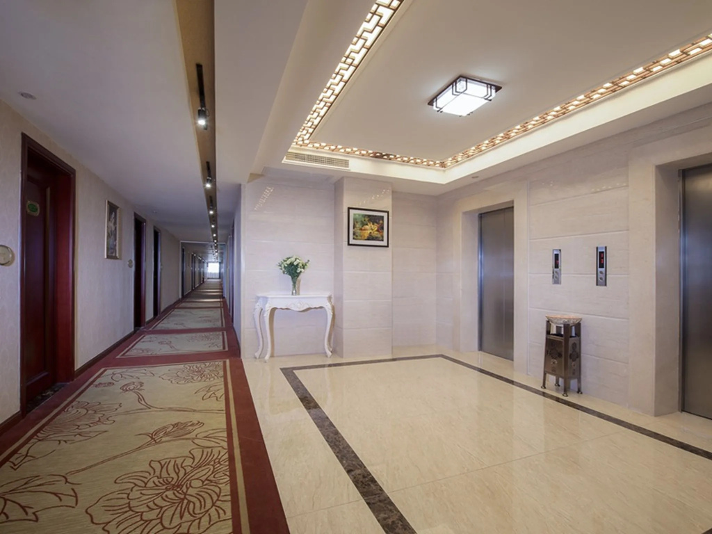 Lobby & Reception