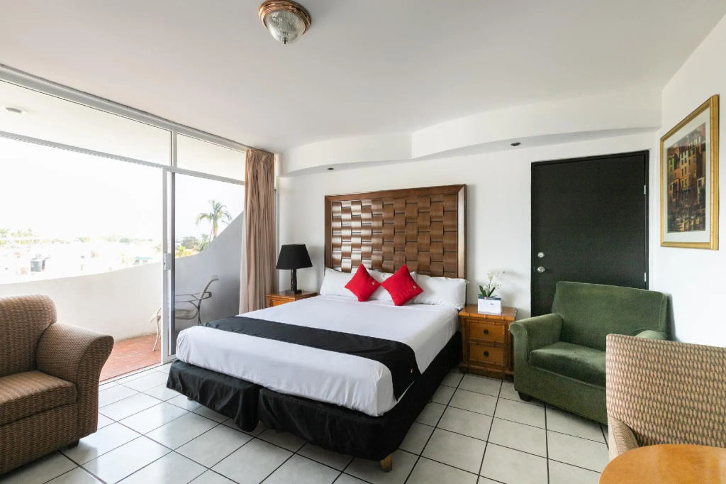 Deluxe Double room (full double bed)