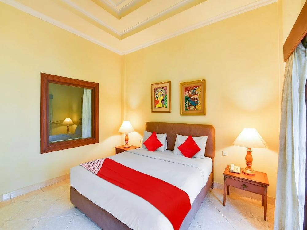 Super OYO Townhouse Oak Maxi Hotel Legian — фото
