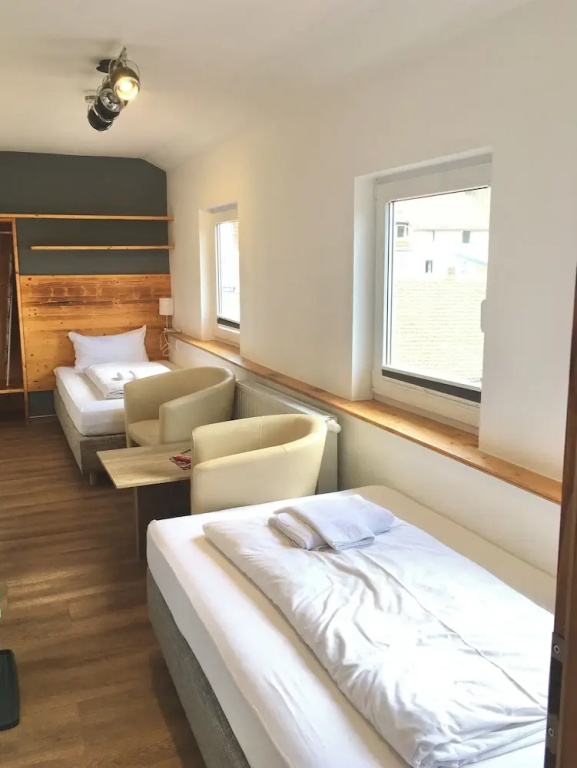 Economy Suite
