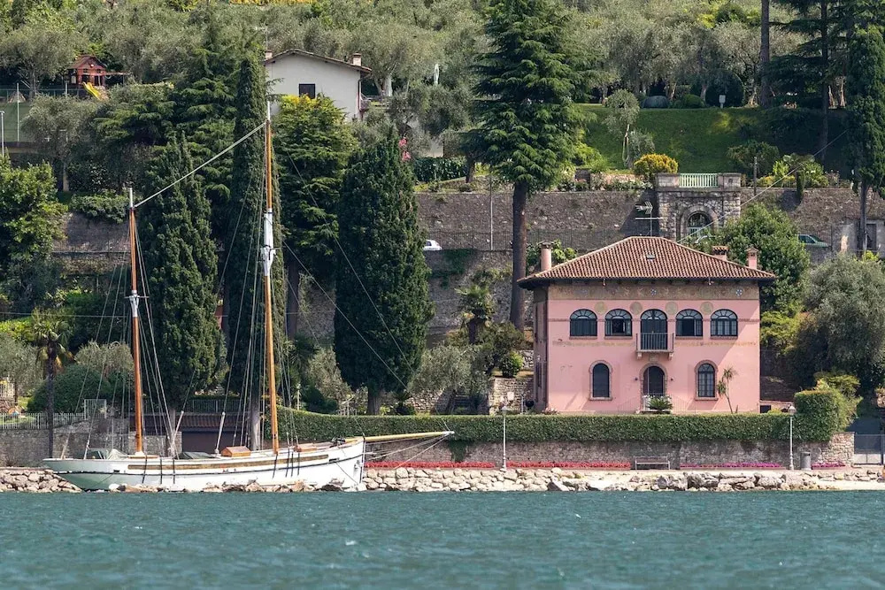 Lake Front Villa Schlosser