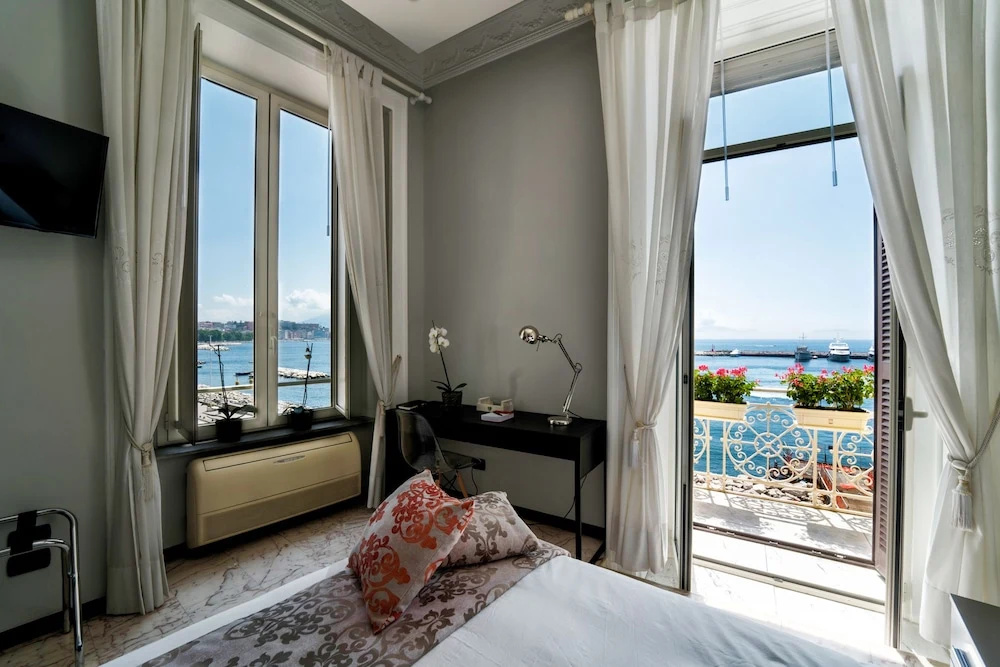 Deluxe Double room with bay view (full double bed)