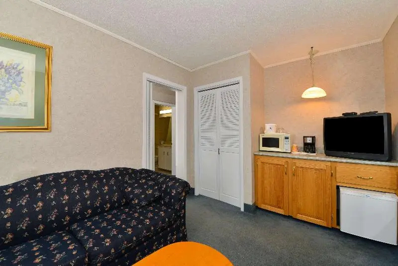 Econo Lodge - фото 21