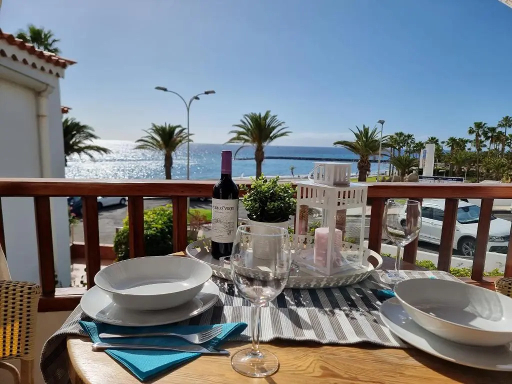Casa Playa del Duque 2 in 1st sea line directly at the beach, heated pool, Wifi