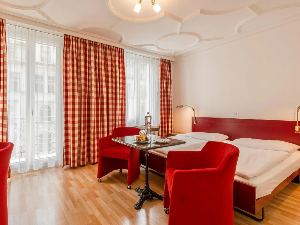 Double room (full double bed)