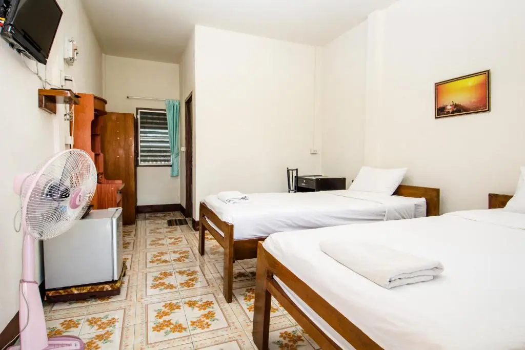 Sarm Mork Guesthouse - Chambres