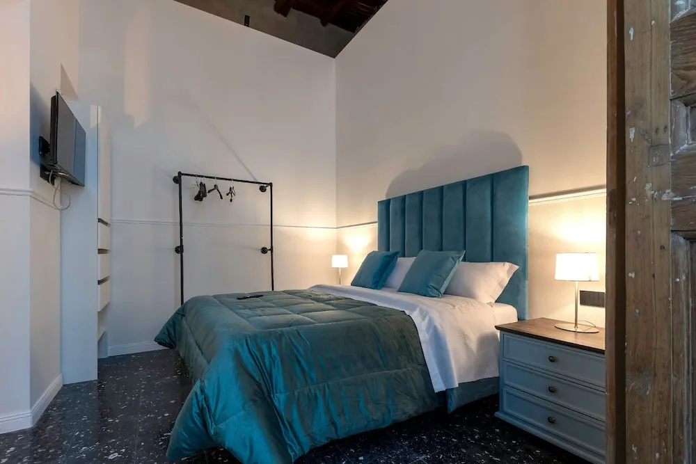Superior Double room with balcony (full double bed)