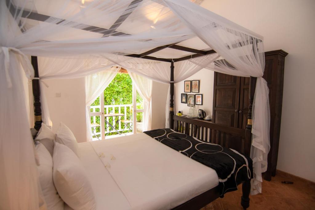 Mango House