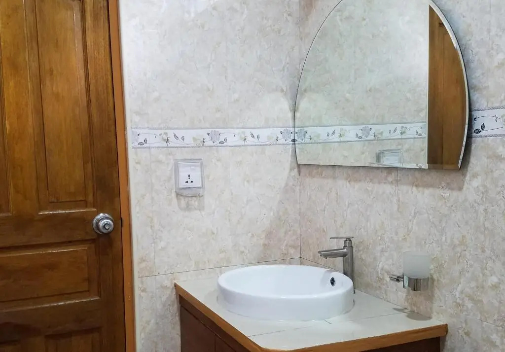 Deluxe Double room (full double bed)