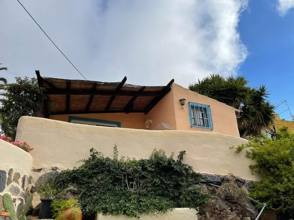 Cottage With 1 Bedroom, 2 Bathroom Heated Solar Pool, Sauna, Jacuzzi Garden