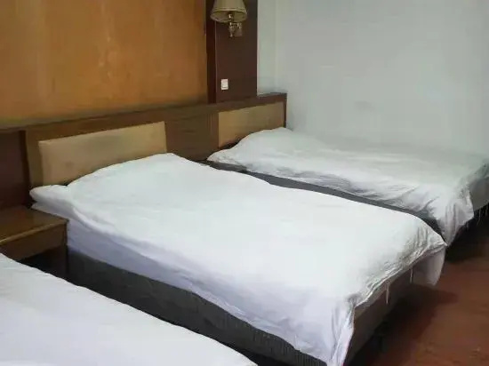 Xinchang Dongyuan Hotel