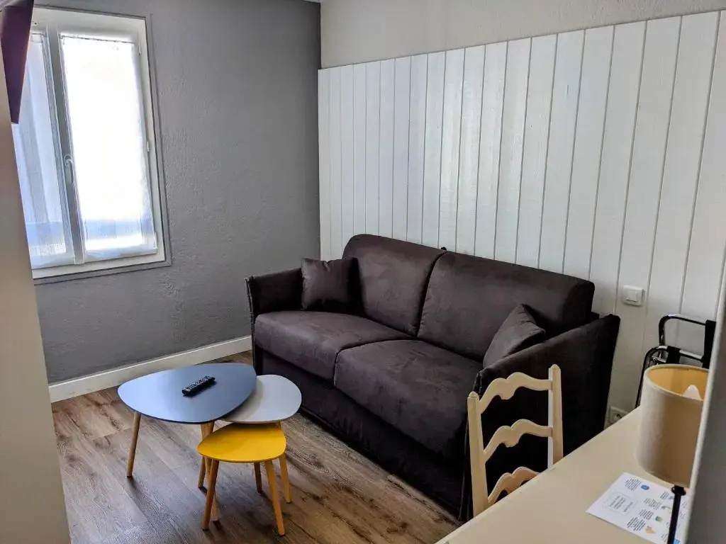 Economy room