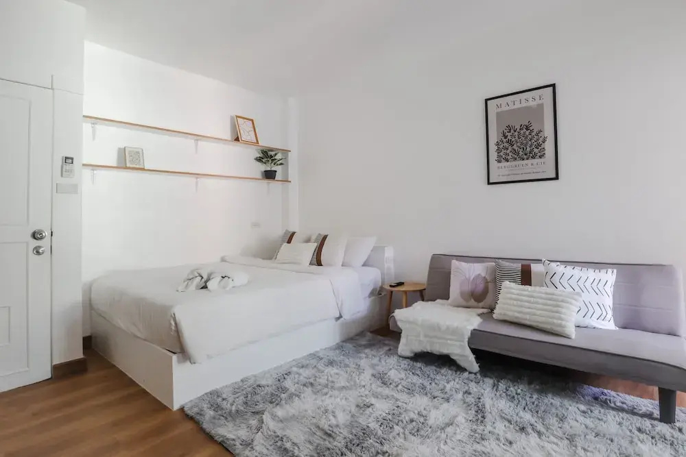Deluxe Double room with balcony and with garden view (full double bed)