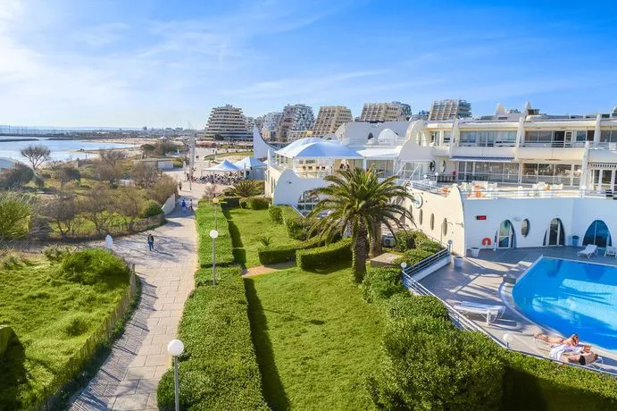 Beach & Waterfront