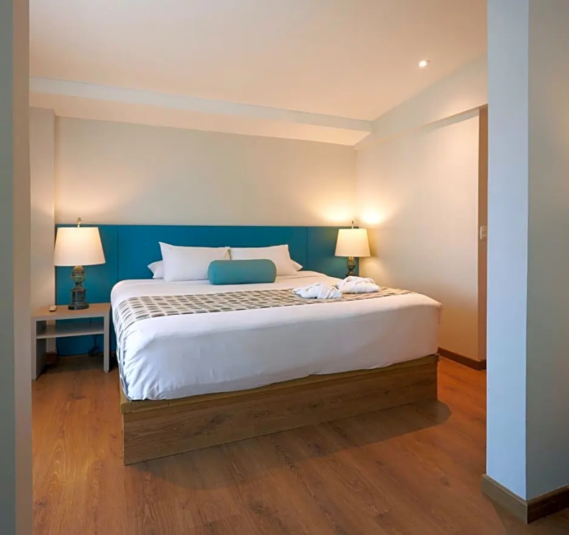 Double Suite (full double bed)
