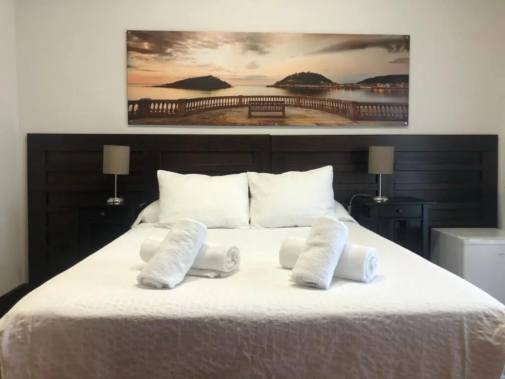 Standard Double room with balcony (full double bed)