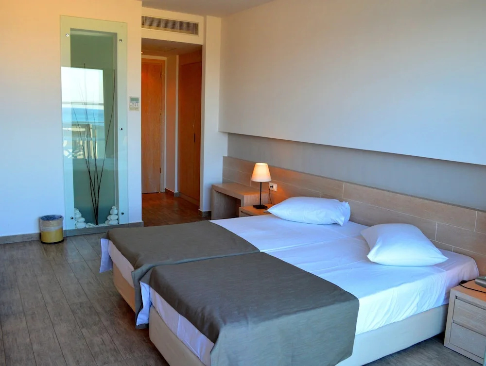 Standard Double room with garden view (full double bed)