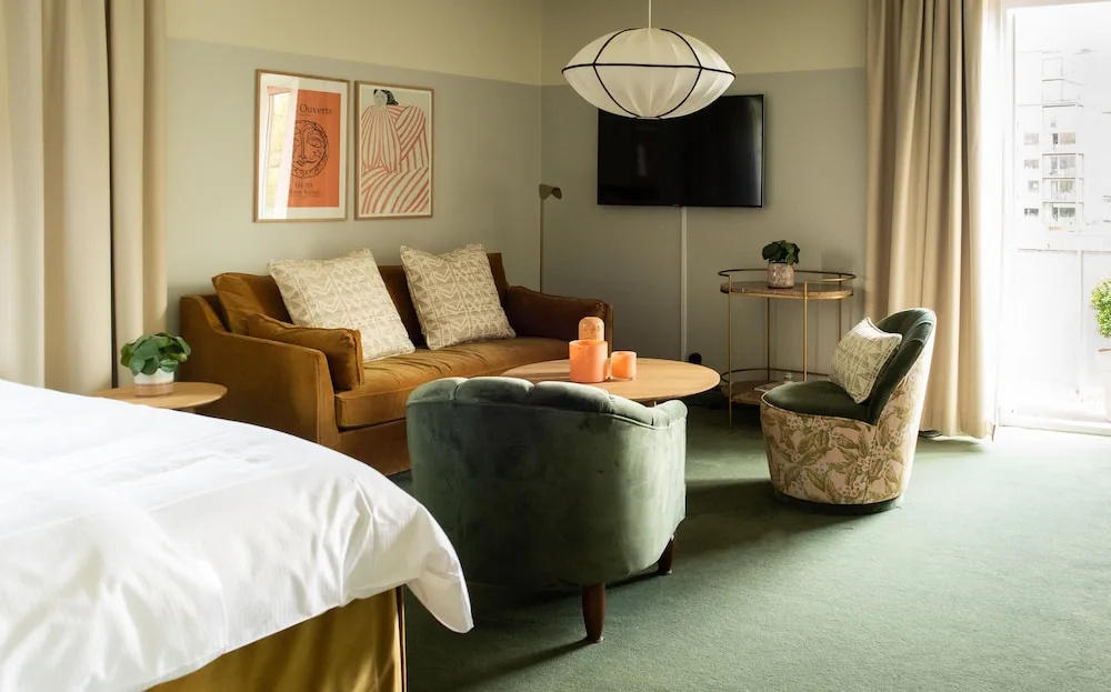 Deluxe Double room (full double bed)