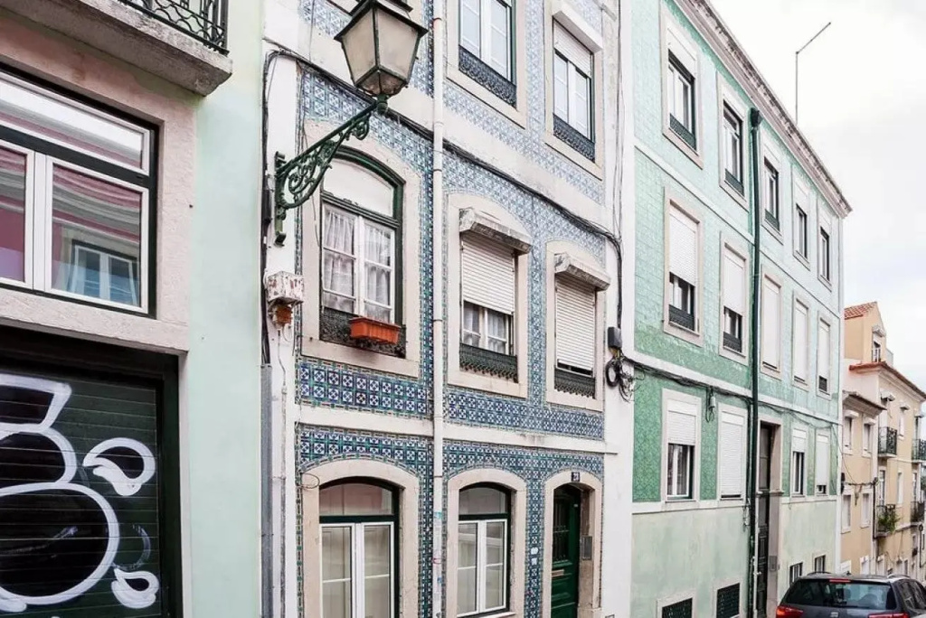 ALTIDO Charming 1BR Apt w/workspace in Sao Bento